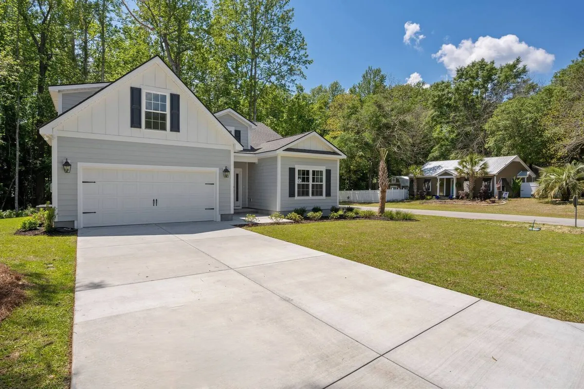 The hero image features the welcoming exterior of a spacious single-family house surrounded by lush greenery and a well-kept driveway, evoking feelings of comfort and relaxation. The house’s facade is inviting, with ample outdoor space ideal for family gatherings and leisurely moments.